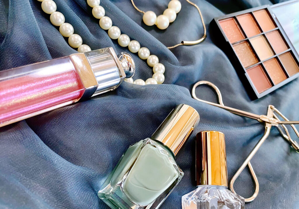 服装以外の身だしなみ（アクセサリー・化粧・髪型）